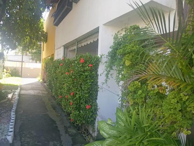 Casa / Sobrado em Condomínio para Locação em Salvador/BA Piatã 4 Quartos