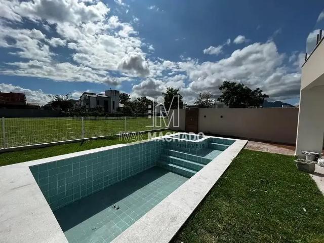 Casa / Sobrado em Condomínio para Locação em Serra/ES Rosário de Fátima 4 Quartos