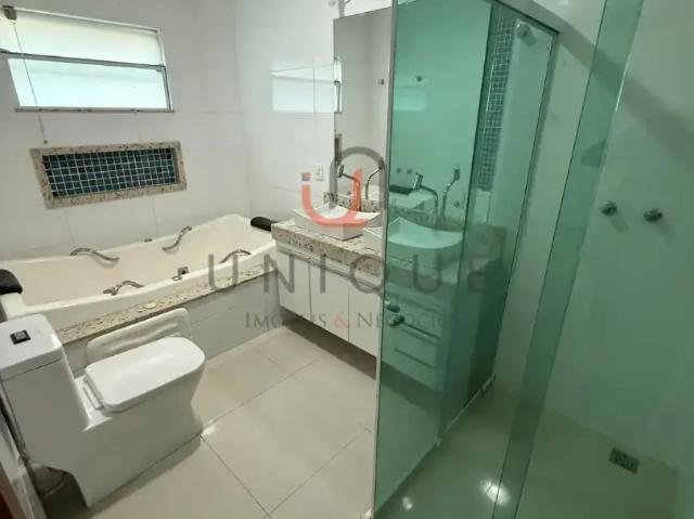 Casa / Sobrado em Condomínio para Locação em Macaé/RJ Cancela Preta 4 Quartos