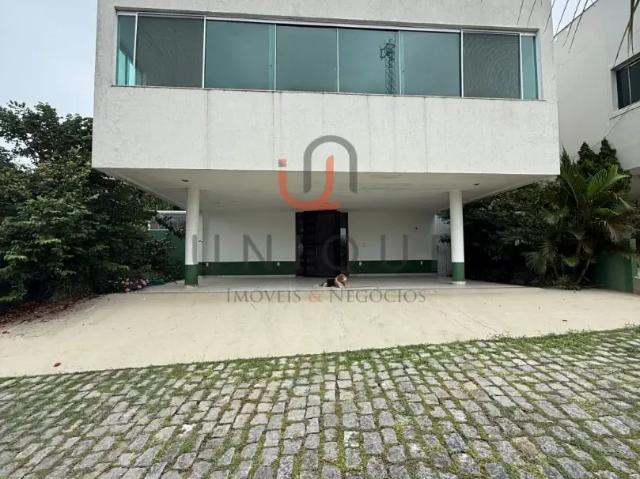 Casa / Sobrado em Condomínio para Locação em Macaé/RJ Cancela Preta 4 Quartos