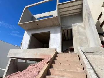 Casa / Sobrado em Condomínio para Venda em Macaé/RJ Cancela Preta 3 Quartos