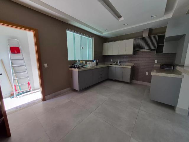 Casa / Sobrado em Condomínio para Venda em Macaé/RJ Lagoa 3 Quartos