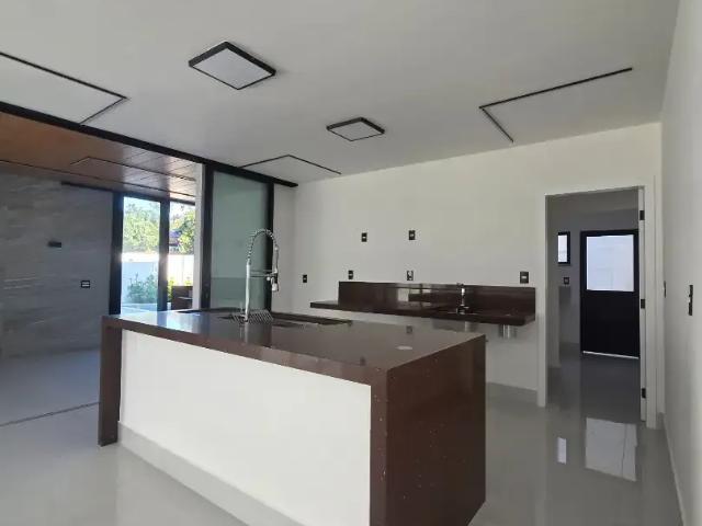 Casa / Sobrado em Condomínio para Venda em Macaé/RJ Lagoa 3 Quartos