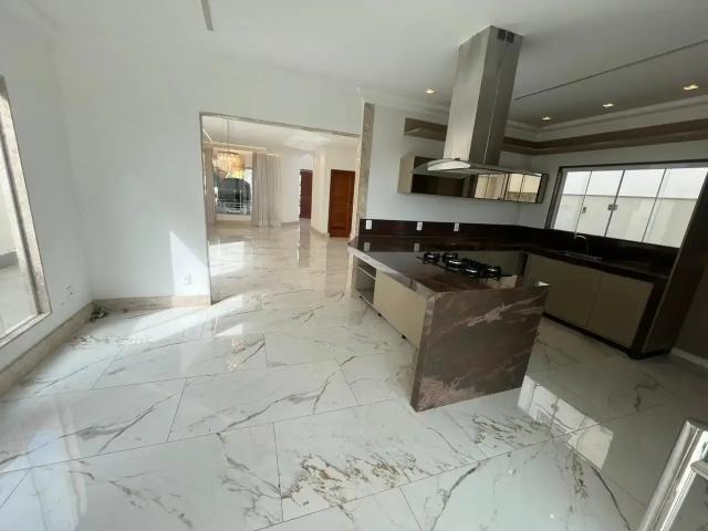 Casa / Sobrado em Condomínio para Venda em Macaé/RJ Lagoa 5 Quartos