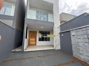 Casa / Sobrado em Condomínio para Venda em Macaé/RJ Vale das Palmeiras 3 Quartos