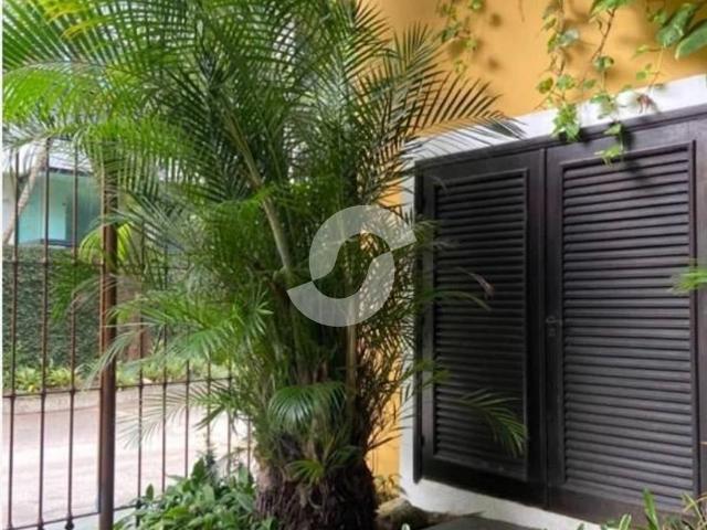 Casa / Sobrado em Condomínio para Venda em Niterói/RJ Charitas 5 Quartos
