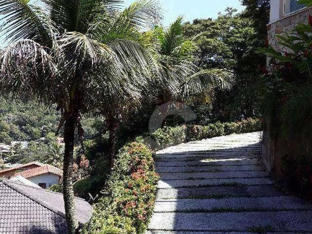 Casa / Sobrado em Condomínio para Venda em Niterói/RJ Engenho do Mato 4 Quartos