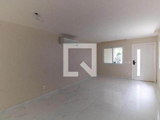 Casa / Sobrado em Condomínio para Venda em Niterói/RJ Itaipu 4 Quartos