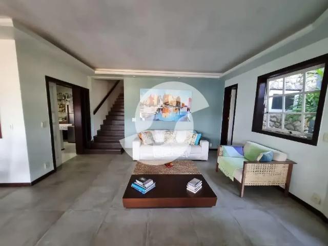Casa / Sobrado em Condomínio para Venda em Niterói/RJ São Francisco 5 Quartos
