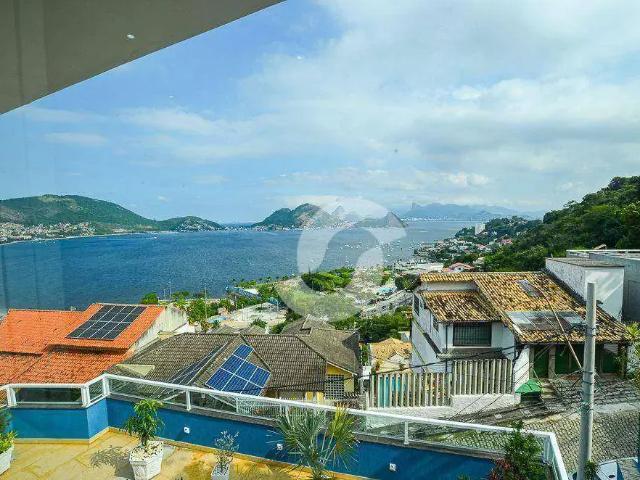Casa / Sobrado em Condomínio para Venda em Niterói/RJ São Francisco 5 Quartos
