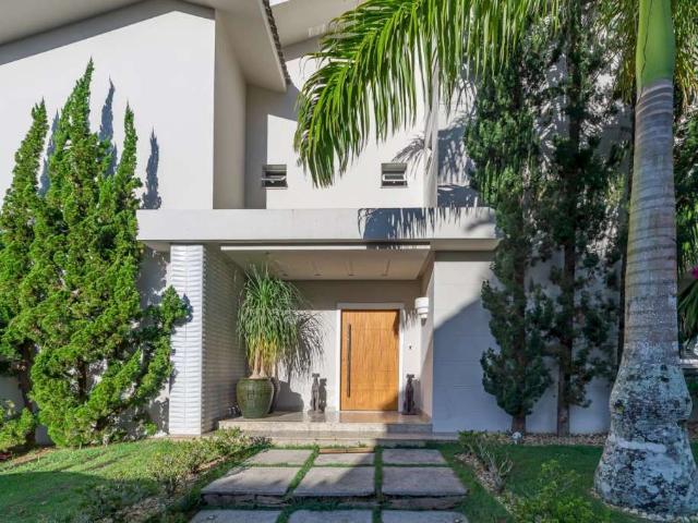 Casa / Sobrado em Condomínio para Venda em Balneário Camboriú/SC Ariribá 4 Quartos