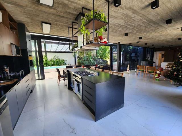 Casa / Sobrado em Condomínio para Venda em Balneário Camboriú/SC Barra 4 Quartos