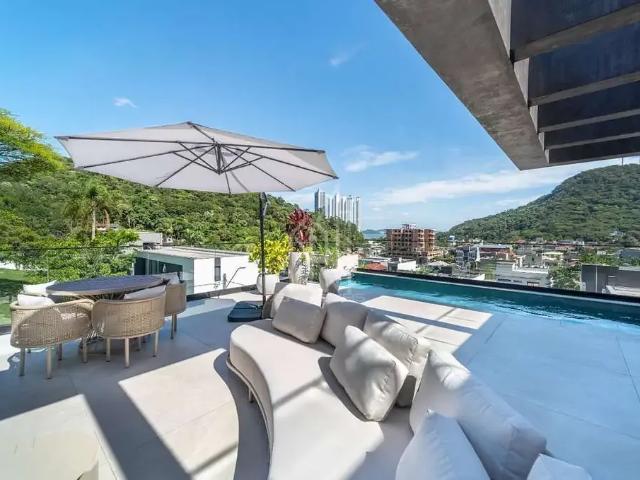Casa / Sobrado em Condomínio para Venda em Balneário Camboriú/SC Barra 4 Quartos