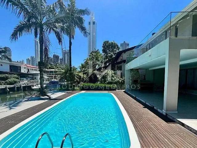 Casa / Sobrado em Condomínio para Venda em Balneário Camboriú/SC Barra 5 Quartos