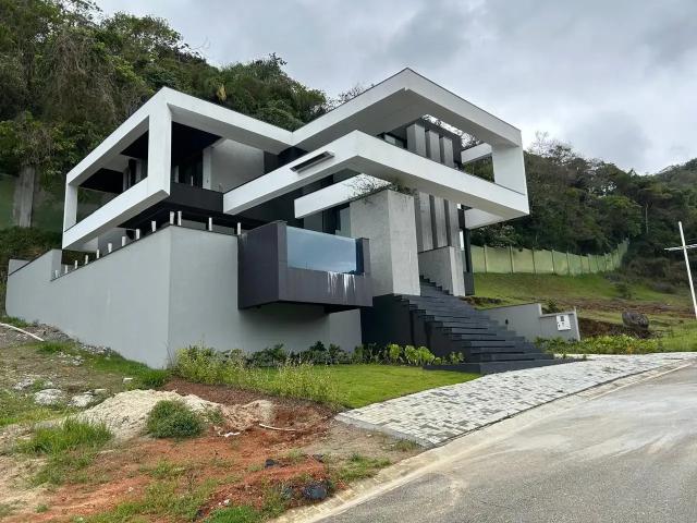 Casa / Sobrado em Condomínio para Venda em Balneário Camboriú/SC Praia do Estaleirinho 4 Quartos