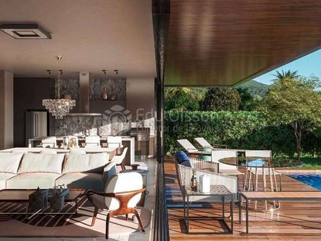 Casa / Sobrado em Condomínio para Venda em Balneário Camboriú/SC Praia do Estaleiro 4 Quartos