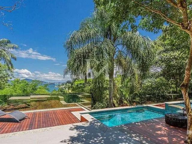 Casa / Sobrado em Condomínio para Venda em Balneário Camboriú/SC Praia do Estaleiro 4 Quartos