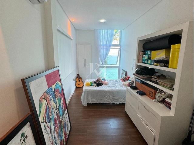 Casa / Sobrado em Condomínio para Venda em Balneário Camboriú/SC Praia do Estaleiro 5 Quartos