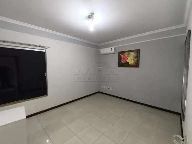 Casa / Sobrado em Condomínio para Venda em Bauru/SP Parque Viaduto 4 Quartos