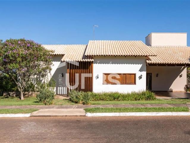 Casa / Sobrado em Condomínio para Venda em Bela Vista de Goiás/GO Centro 4 Quartos