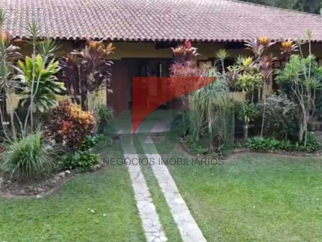 Casa / Sobrado em Condomínio para Venda em Betim/MG Casa Amarela 4 Quartos