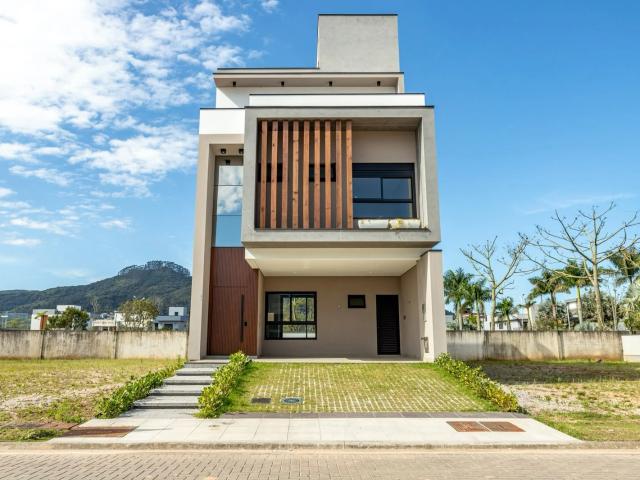 Casa / Sobrado em Condomínio para Venda em Biguaçu/SC Centro 4 Quartos
