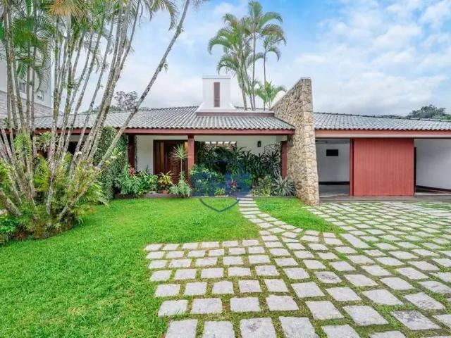 Casa / Sobrado em Condomínio para Venda em Blumenau/SC Garcia 5 Quartos