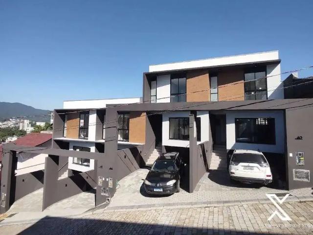 Casa / Sobrado em Condomínio para Venda em Blumenau/SC Vila Nova 3 Quartos
