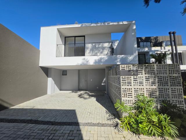 Casa / Sobrado em Condomínio para Venda em Curitiba/PR Guabirotuba 3 Quartos