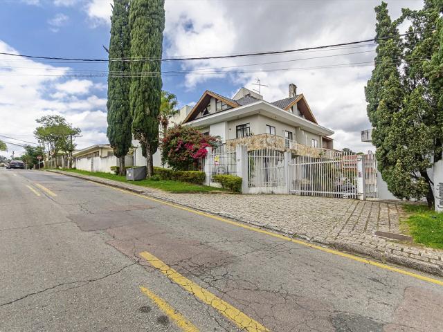 Casa / Sobrado em Condomínio para Venda em Curitiba/PR Seminário 5 Quartos