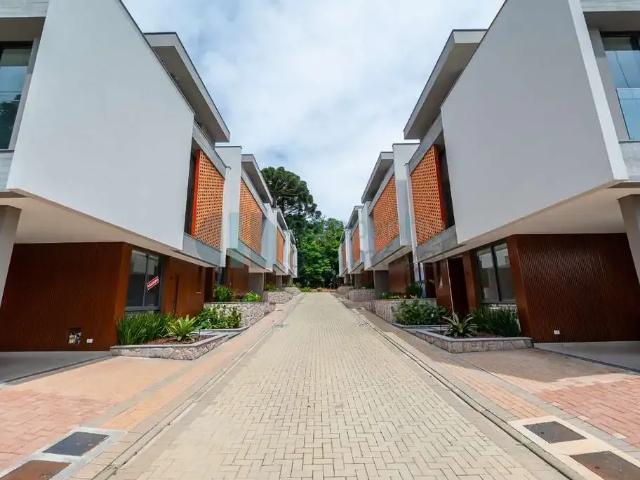 Casa / Sobrado em Condomínio para Venda em Curitiba/PR Xaxim 4 Quartos