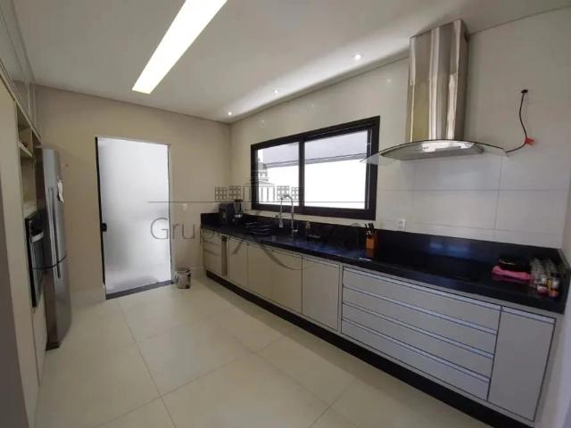 Casa / Sobrado em Condomínio para Venda em Caçapava/SP Condomínio Terras do Vale 3 Quartos