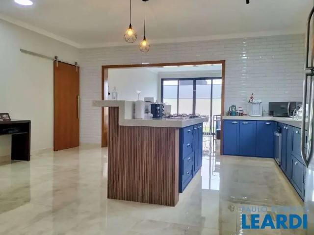 Casa / Sobrado em Condomínio para Venda em Caçapava/SP Condomínio Residencial Ecopark Bourbon 3 Quartos
