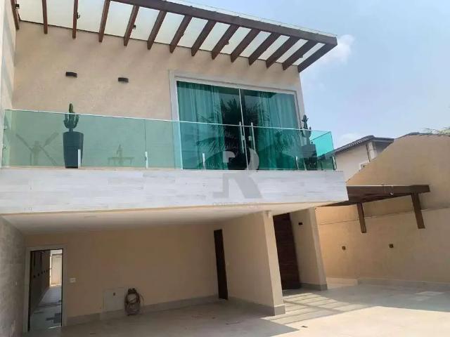Casa / Sobrado em Condomínio para Venda em Cabo Frio/RJ Ogiva 5 Quartos