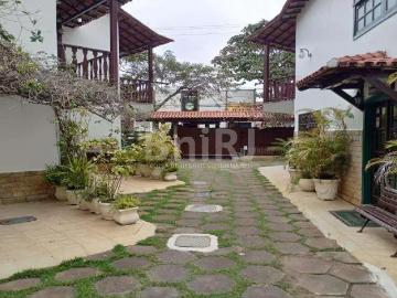 Casa / Sobrado em Condomínio para Venda em Cabo Frio/RJ Peró 4 Quartos