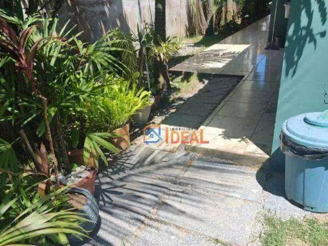 Casa / Sobrado em Condomínio para Venda em Cabo Frio/RJ Unamar 3 Quartos