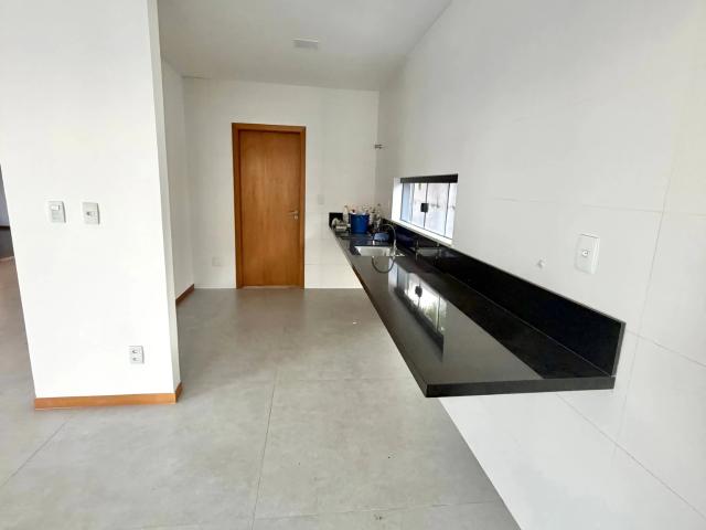 Casa / Sobrado em Condomínio para Venda em Camaçari/BA Abrantes 4 Quartos