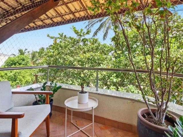 Casa / Sobrado em Condomínio para Venda em Camaçari/BA Abrantes 4 Quartos