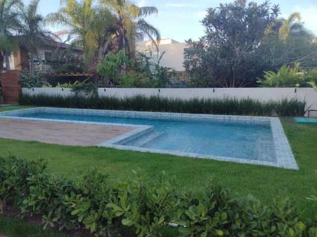 Casa / Sobrado em Condomínio para Venda em Camaçari/BA Abrantes 5 Quartos