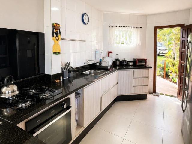Casa / Sobrado em Condomínio para Venda em Camaçari/BA Abrantes 5 Quartos