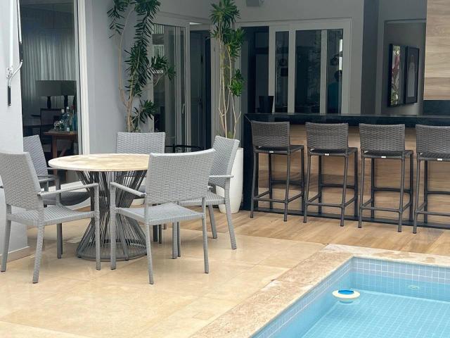 Casa / Sobrado em Condomínio para Venda em Camaçari/BA Alphaville Abrantes 6 Quartos