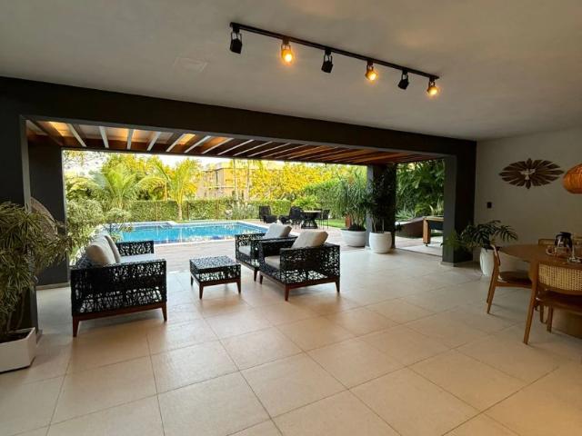 Casa / Sobrado em Condomínio para Venda em Camaçari/BA Busca Vida 7 Quartos