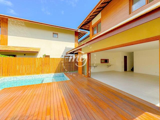 Casa / Sobrado em Condomínio para Venda em Camaçari/BA Monte Gordo 4 Quartos