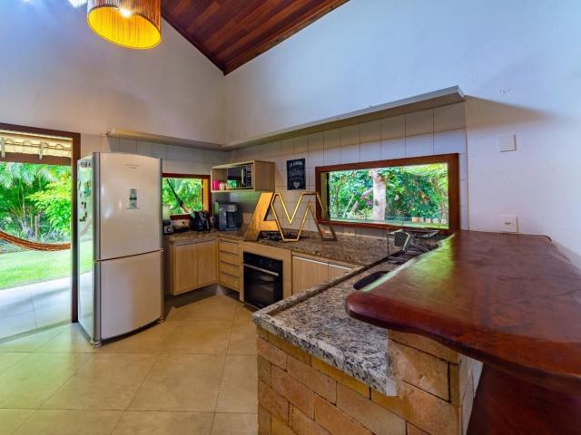 Casa / Sobrado em Condomínio para Venda em Camaçari/BA Monte Gordo 5 Quartos