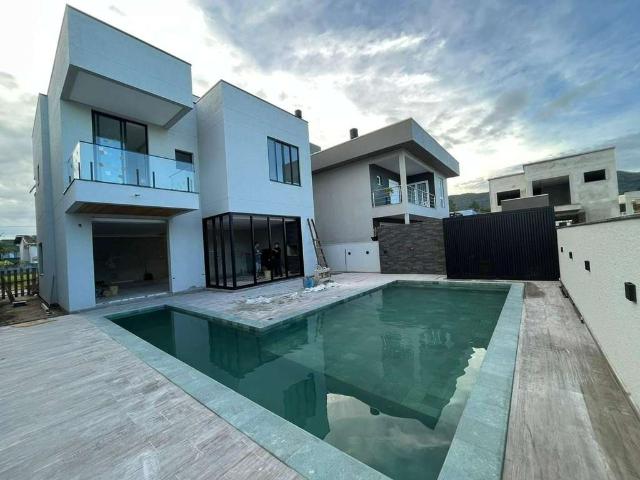 Casa / Sobrado em Condomínio para Venda em Camboriú/SC Santa Regina 3 Quartos