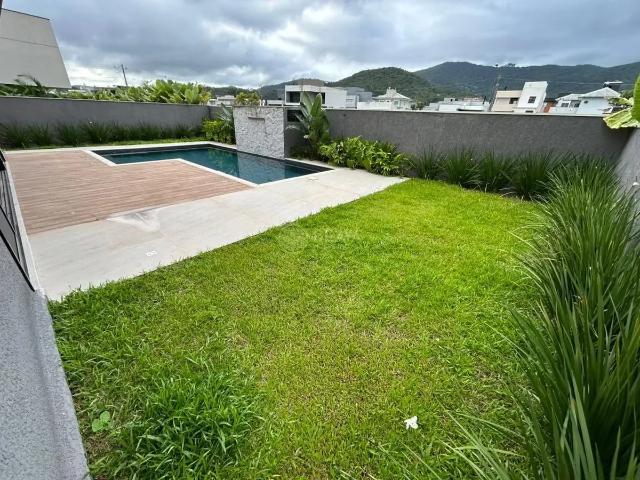 Casa / Sobrado em Condomínio para Venda em Camboriú/SC Santa Regina 5 Quartos