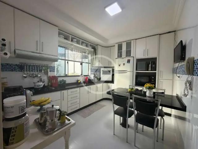 Casa / Sobrado em Condomínio para Venda em Cascavel/PR Pacaembu 4 Quartos