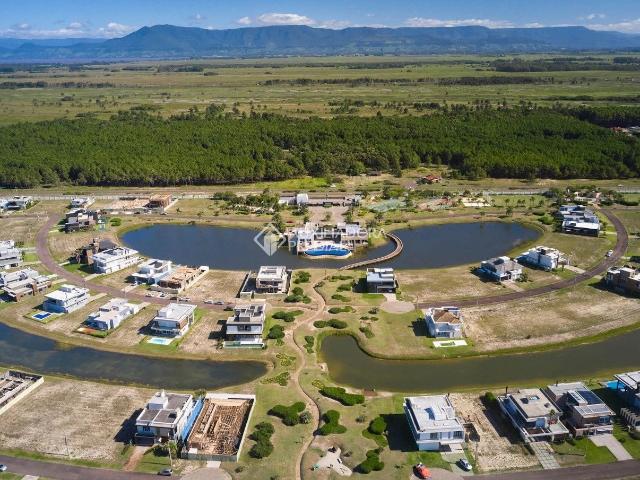 Casa / Sobrado em Condomínio para Venda em Capão da Canoa/RS Costa Serena 5 Quartos
