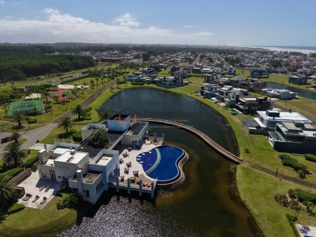 Casa / Sobrado em Condomínio para Venda em Capão da Canoa/RS Capão Novo 4 Quartos