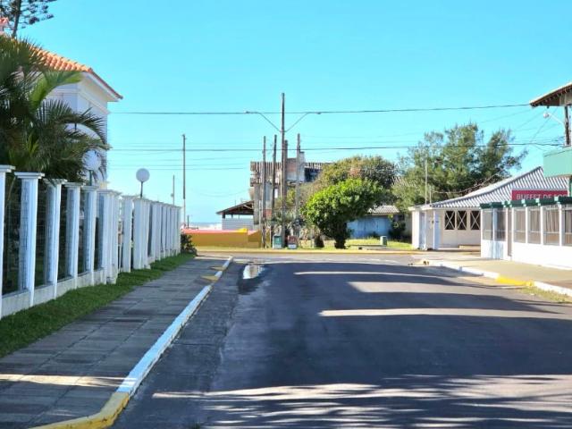Casa / Sobrado em Condomínio para Venda em Capão da Canoa/RS Centro 4 Quartos